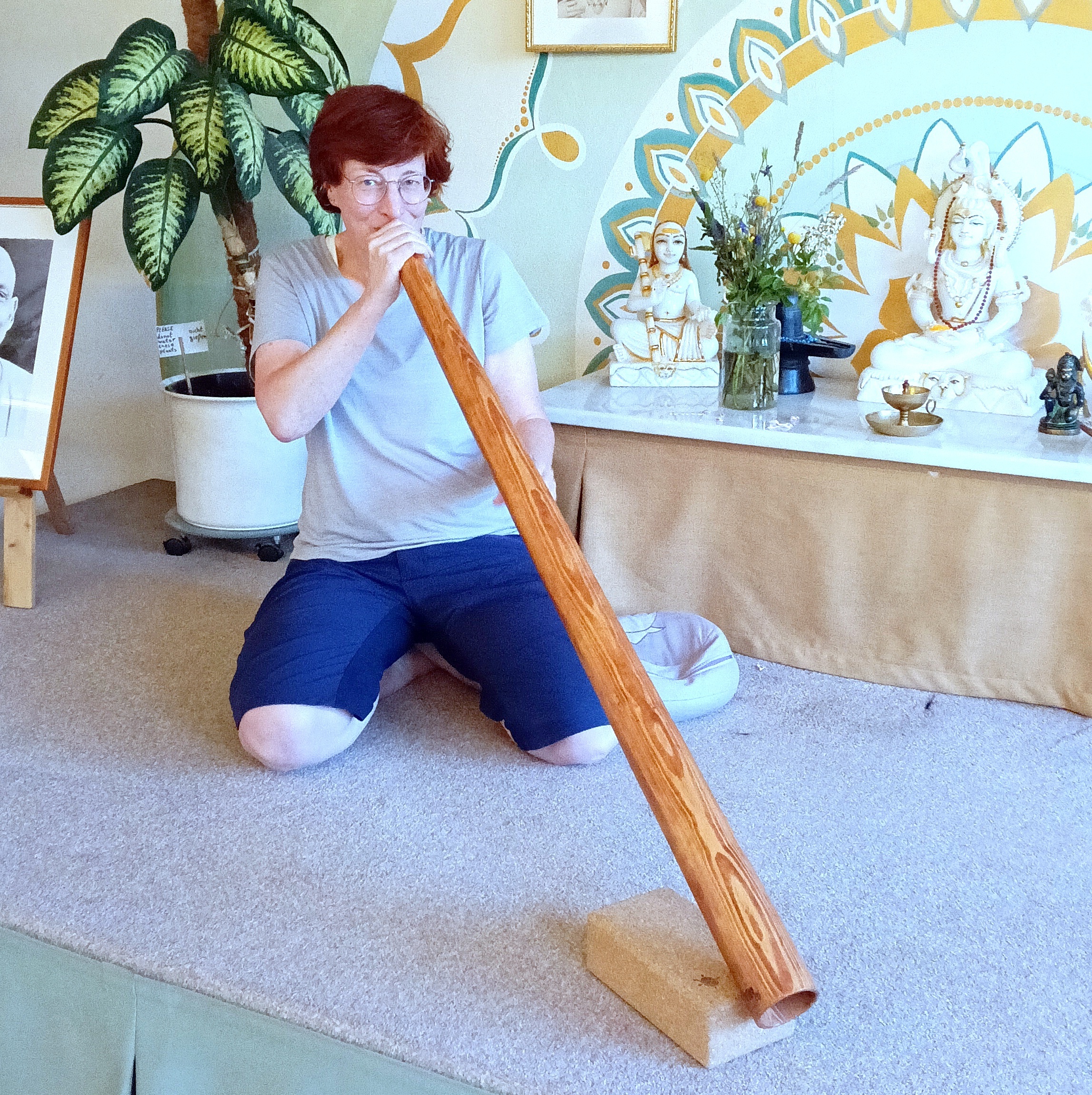 Imke spielt Didgeridoo